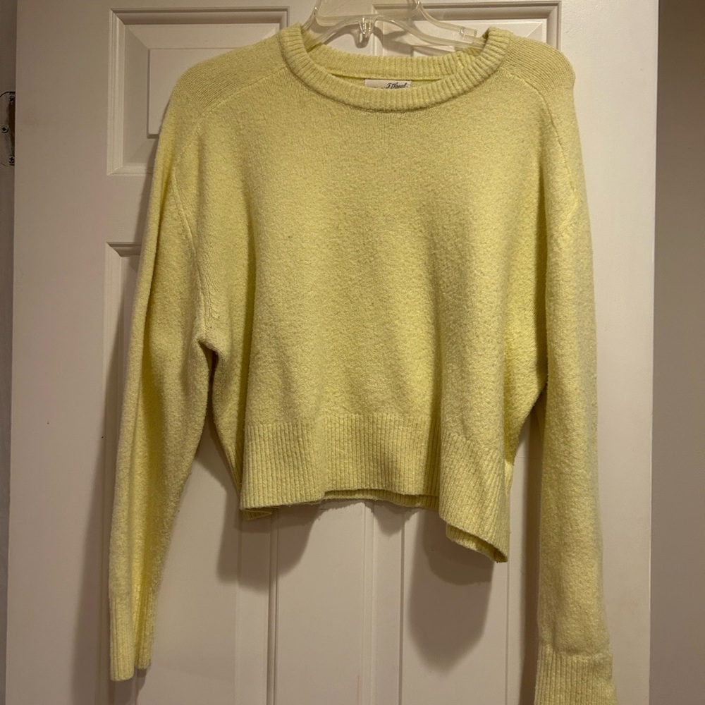 Universal Thread Soft Yellow Crew Neck Sweater
